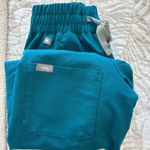 Figs Scrub Set